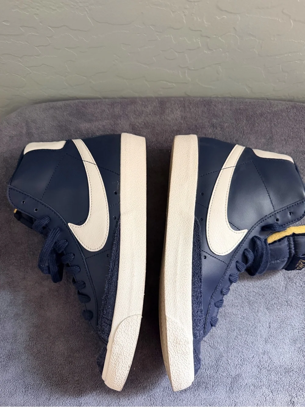 Nike Blazer Mid 77 Vintage Navy Blue White Yellow Script Sneakers W9 M7.5